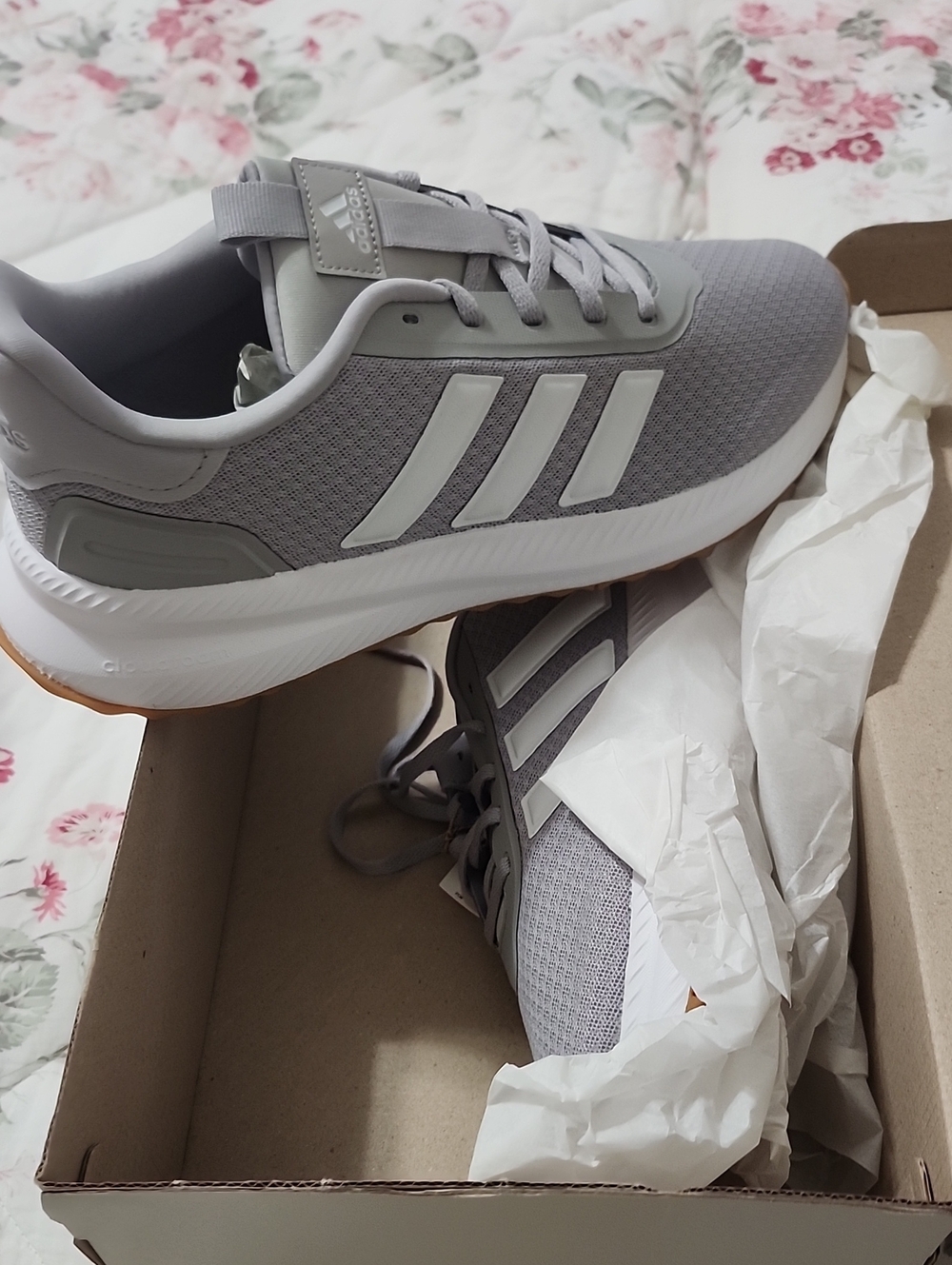 Adidas Menâs Grey Lightweight Running Shoes